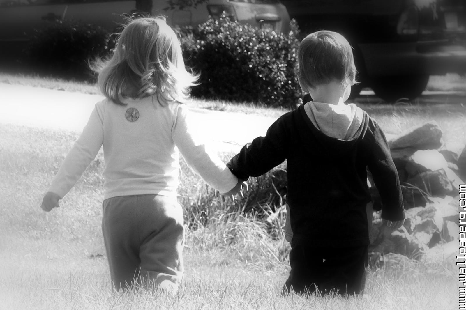 2 Friends Holding Hands - HD Wallpaper 