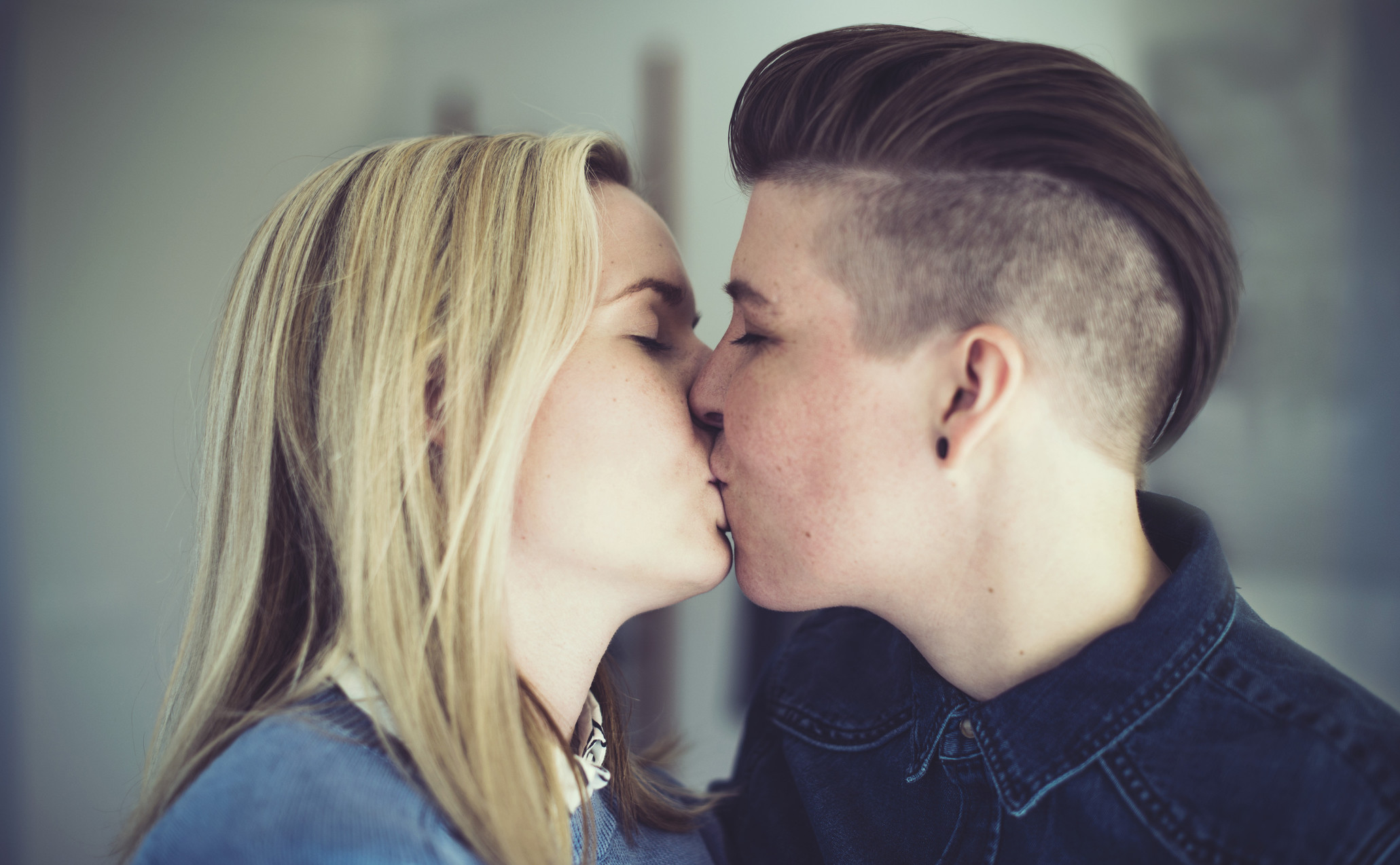 Kissing Burns Calories, Reduces Pain & Lowers Stress - Sex Kiss Hd 1080p - HD Wallpaper 