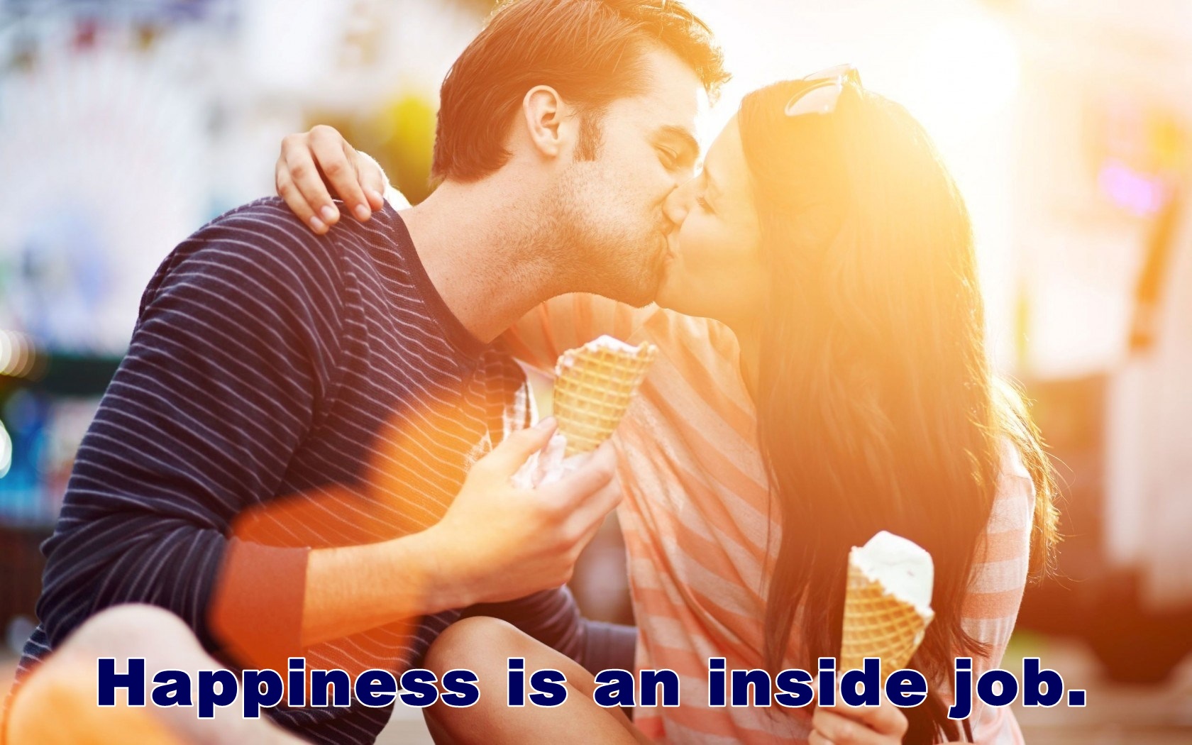 Happiness Love Kiss Wallpaper With Quote - Romantic Wallpaper Happy Kiss Day - HD Wallpaper 