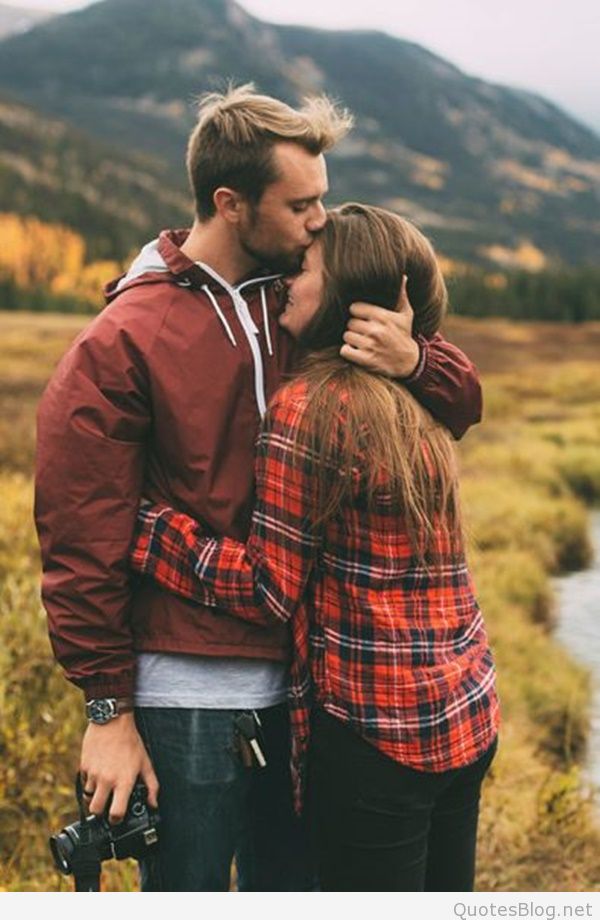 Cute Couples Hugging And Kissing - Hugging Romantic Cute Couple - HD Wallpaper 