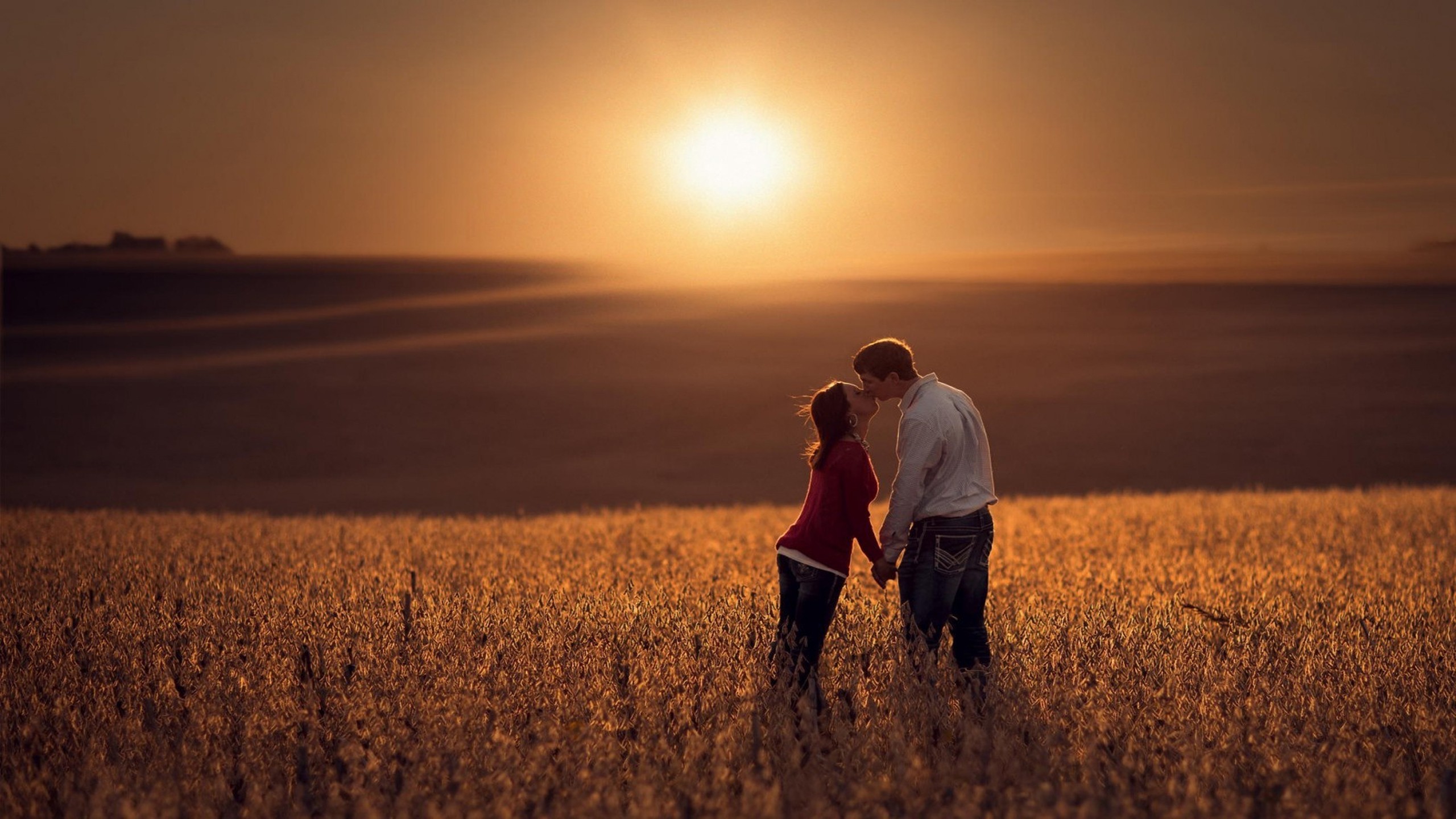 Couple Kiss - Romance - HD Wallpaper 