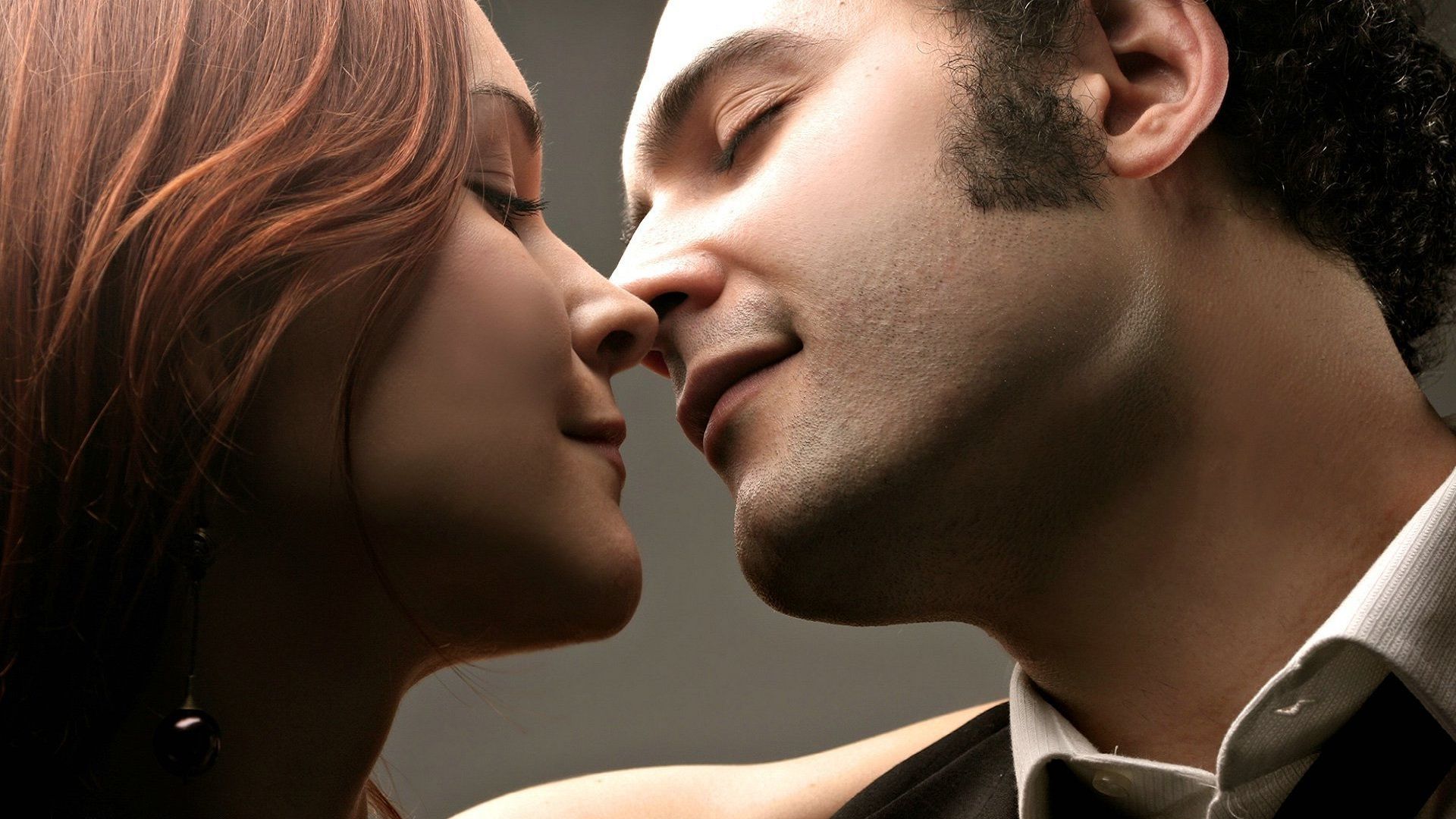 Love Kissing Lovely Pic Couple - HD Wallpaper 