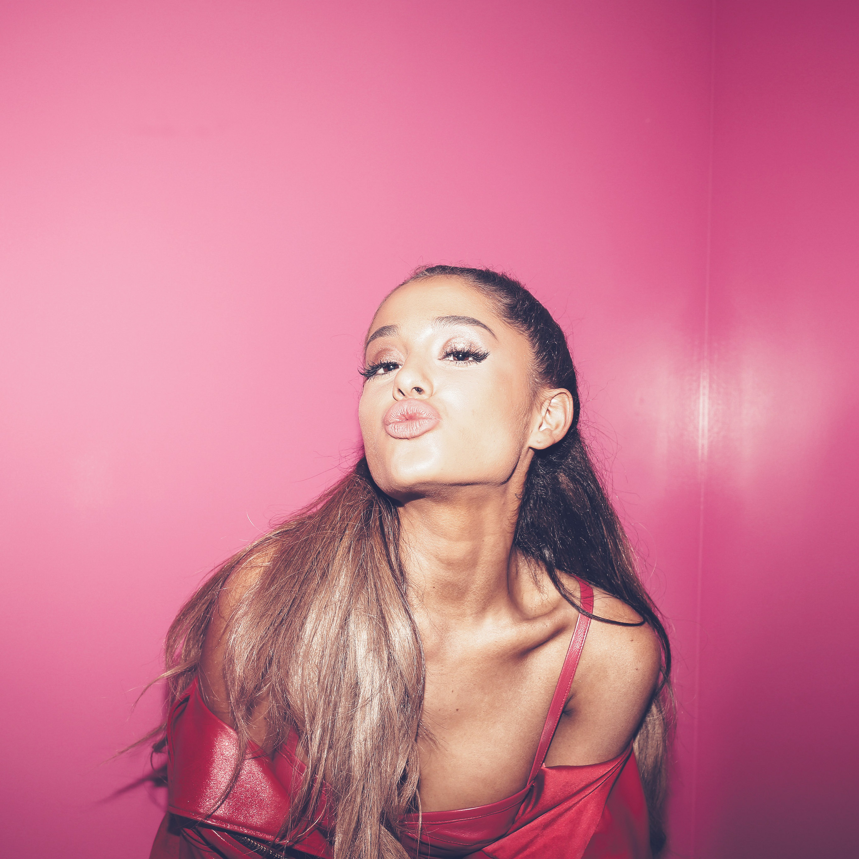 Ariana Grande Red Photoshoot - HD Wallpaper 