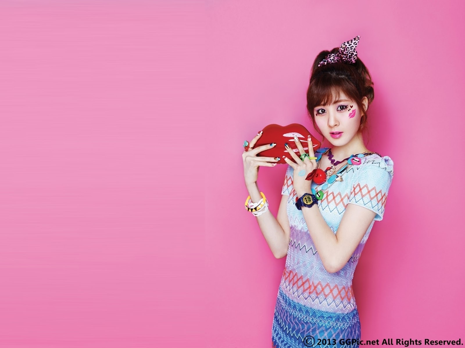 Seohyun Kiss Me Baby-g By Casio - Lulu Guinness Lips White Clutch - HD Wallpaper 