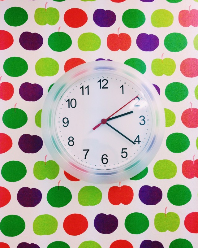 Fruity Wallpaper Behind A Clock On The Wall Of A Classroom - Clock - HD Wallpaper 