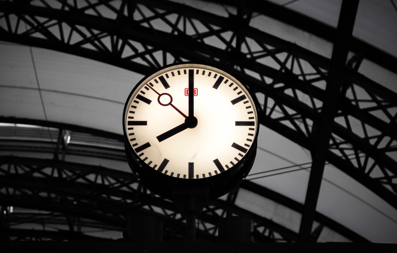 Photo Wallpaper The City, Watch, Station, Black, Minimalistic, - Wall Clock - HD Wallpaper 