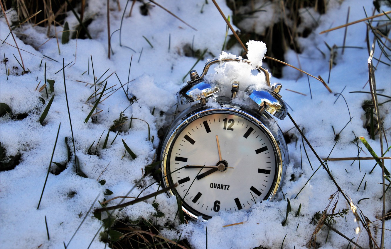 Photo Wallpaper Snow, Time, Watch, Alarm Clock - Winter Ka Good Morning - HD Wallpaper 