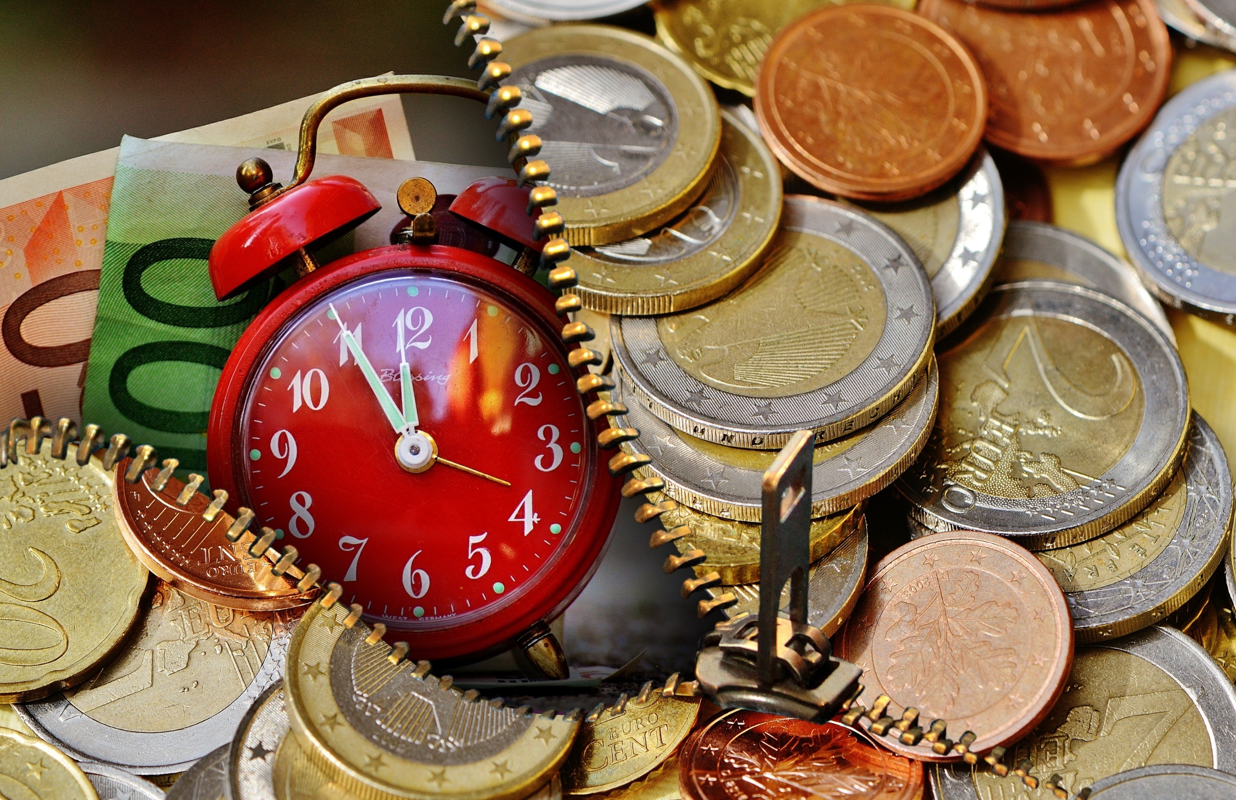 Wallpaper With Red Alarm Clock And Euro Coins - HD Wallpaper 
