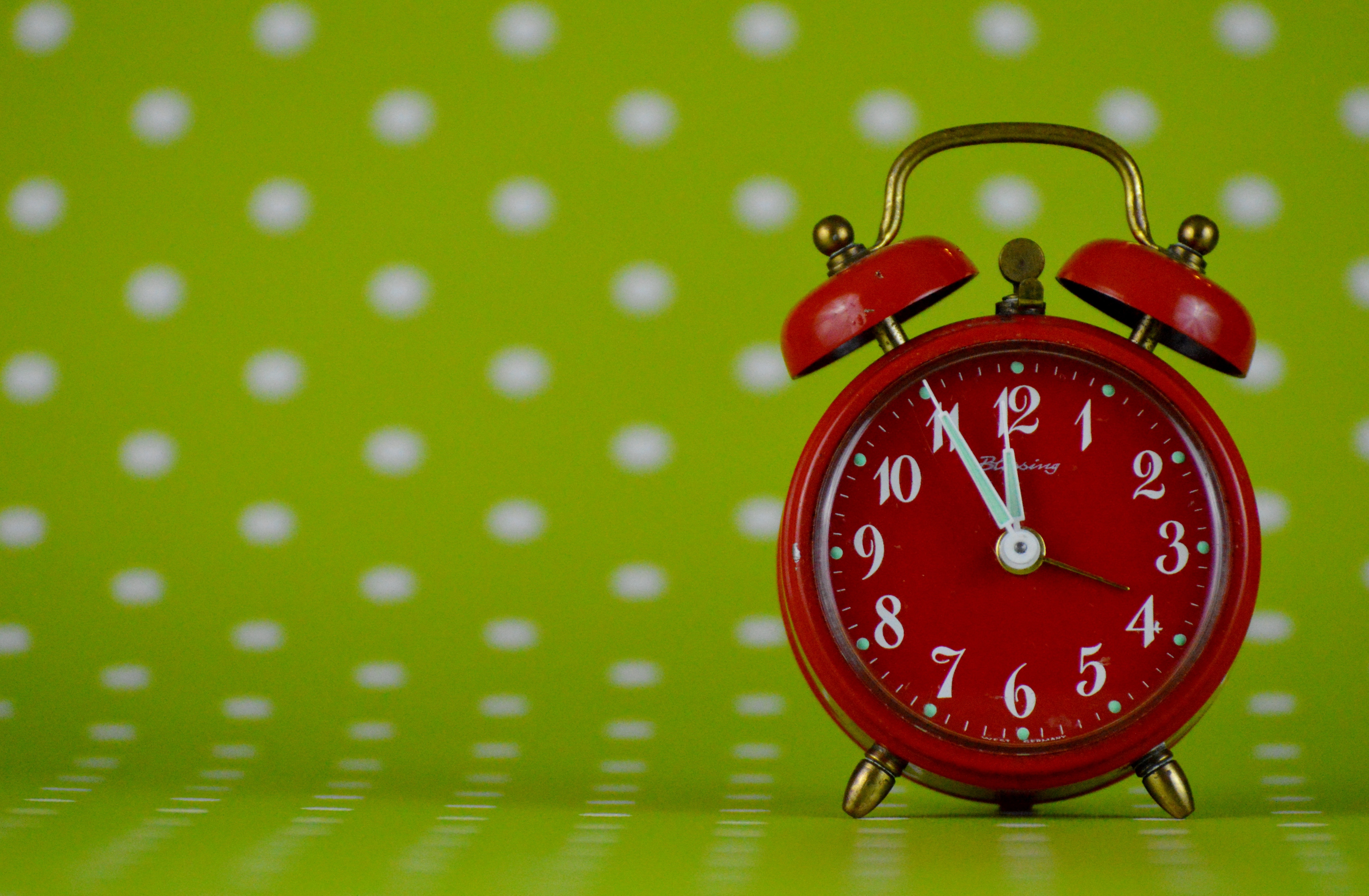 Alarm Clock Wallpaper - HD Wallpaper 
