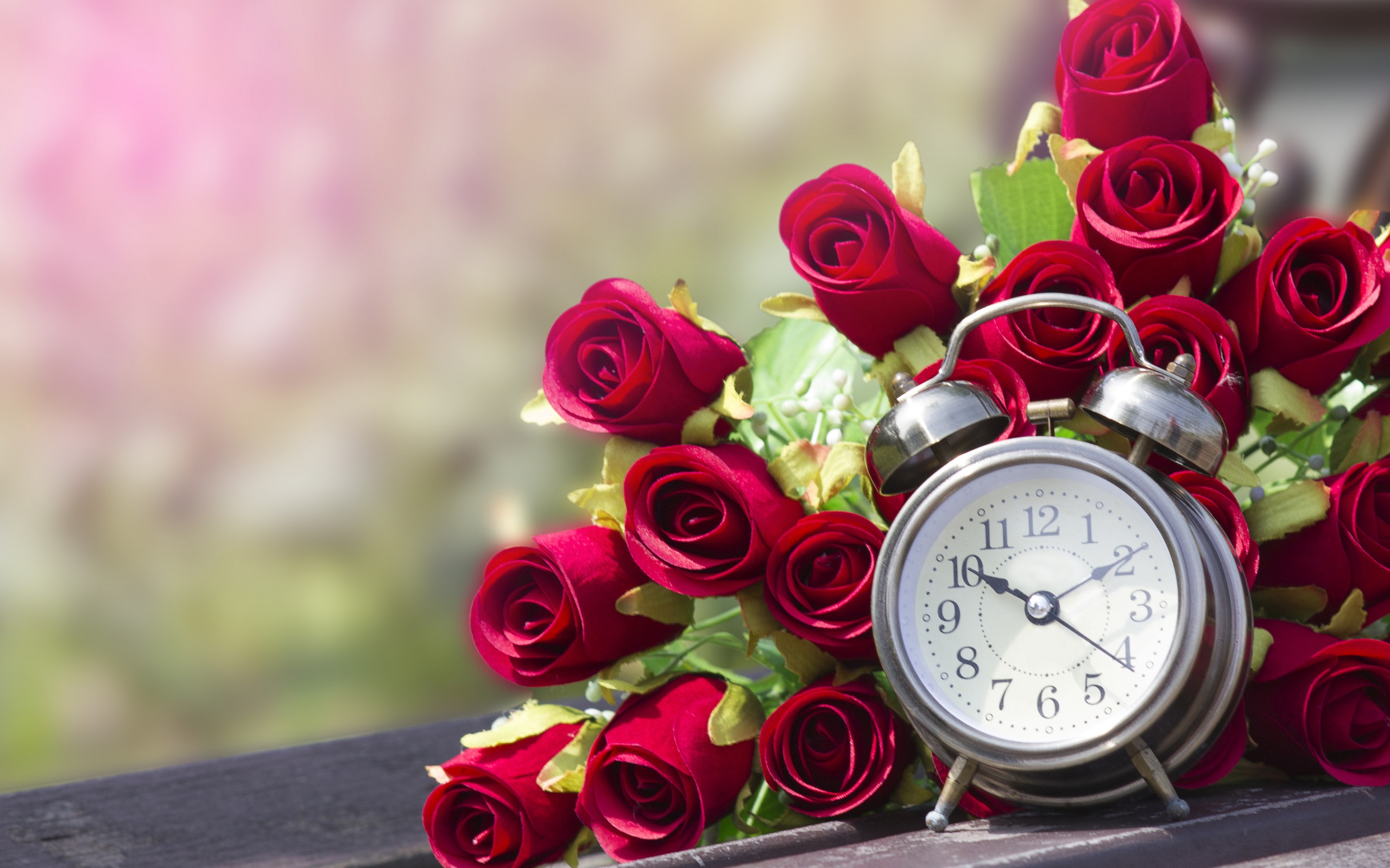 Red Roses, Alarm Clock, Beautiful Roses, Bouquet Of - Beautiful Flower Romance Red Rose - HD Wallpaper 