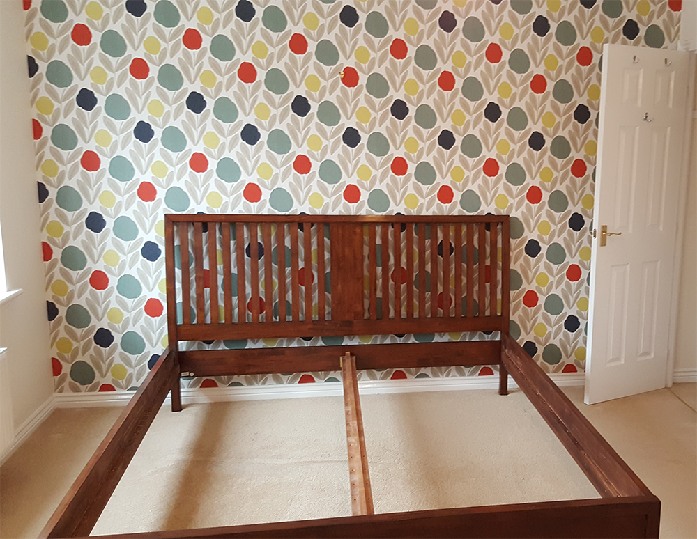 Wallpaper Feature Wall - Bed Frame - HD Wallpaper 