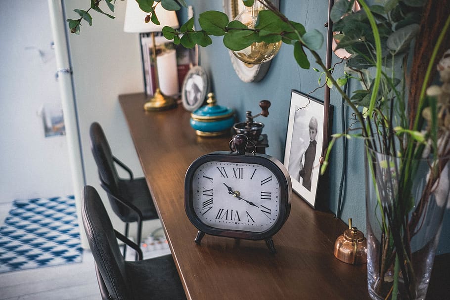 Time, Clock, Vintage, Still Life, No People, Plant, - Analog Watch - HD Wallpaper 