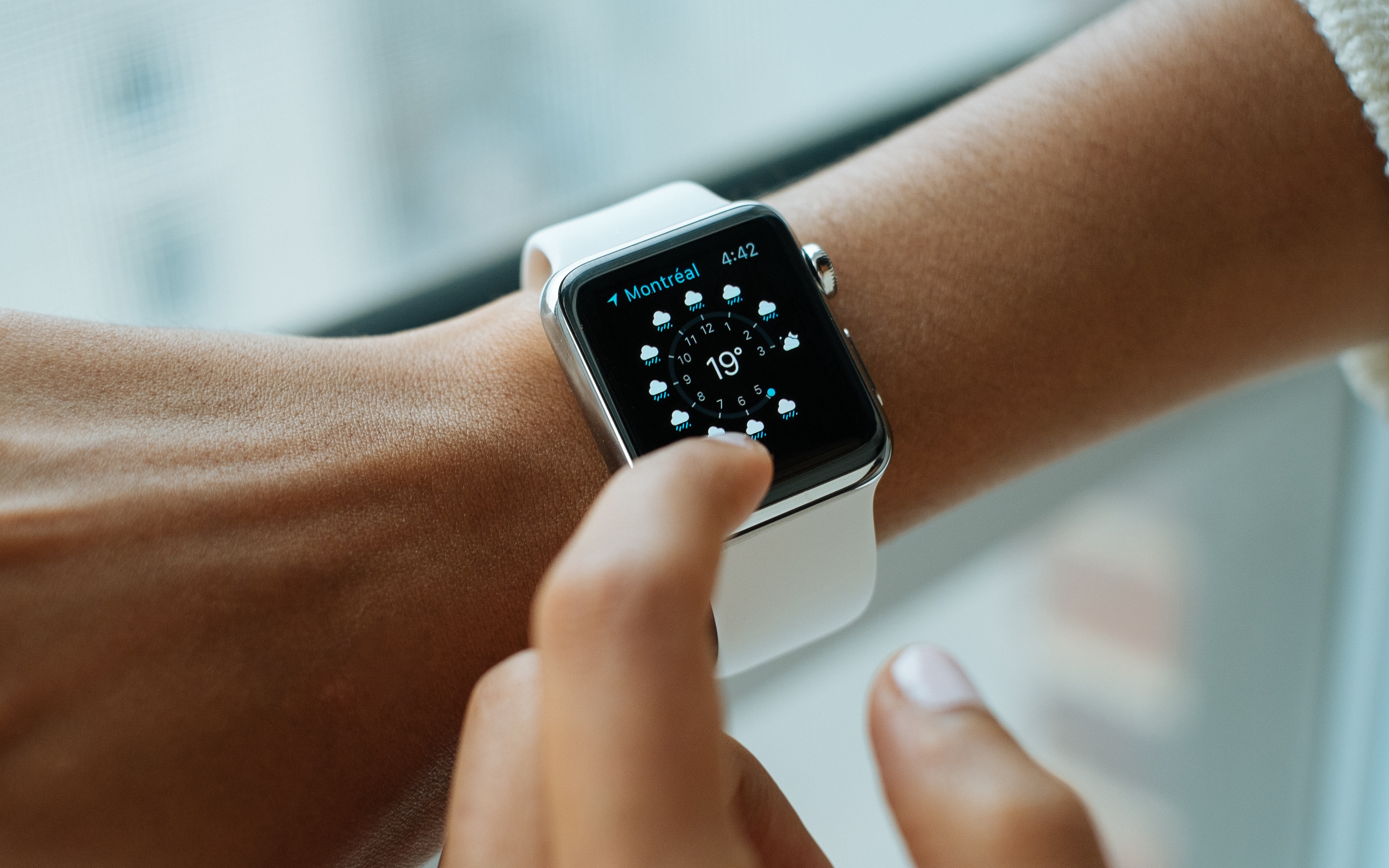 Wallpaper Smartwatch, Touch Screen, Hand - Apple Watch - HD Wallpaper 