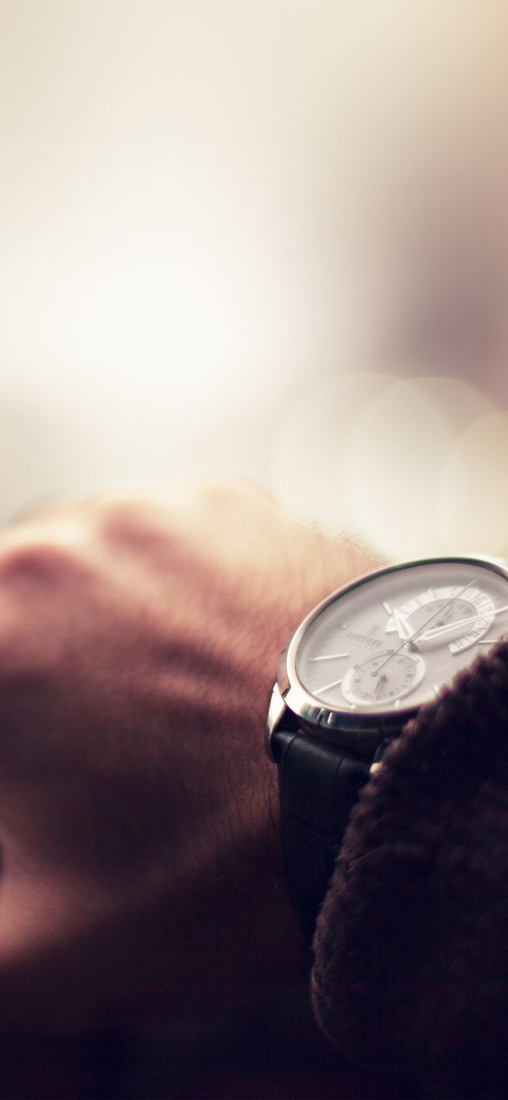 Iphone Wallpaper With Hand - HD Wallpaper 