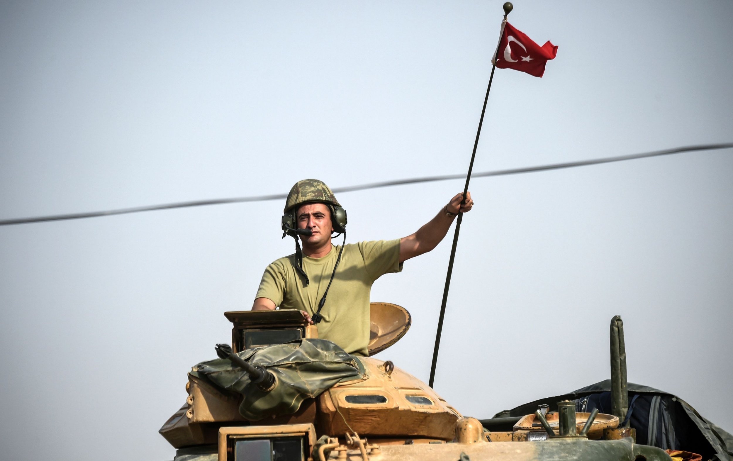 Turkish Soldier Entering Syria - Qatar Turkey Army - HD Wallpaper 