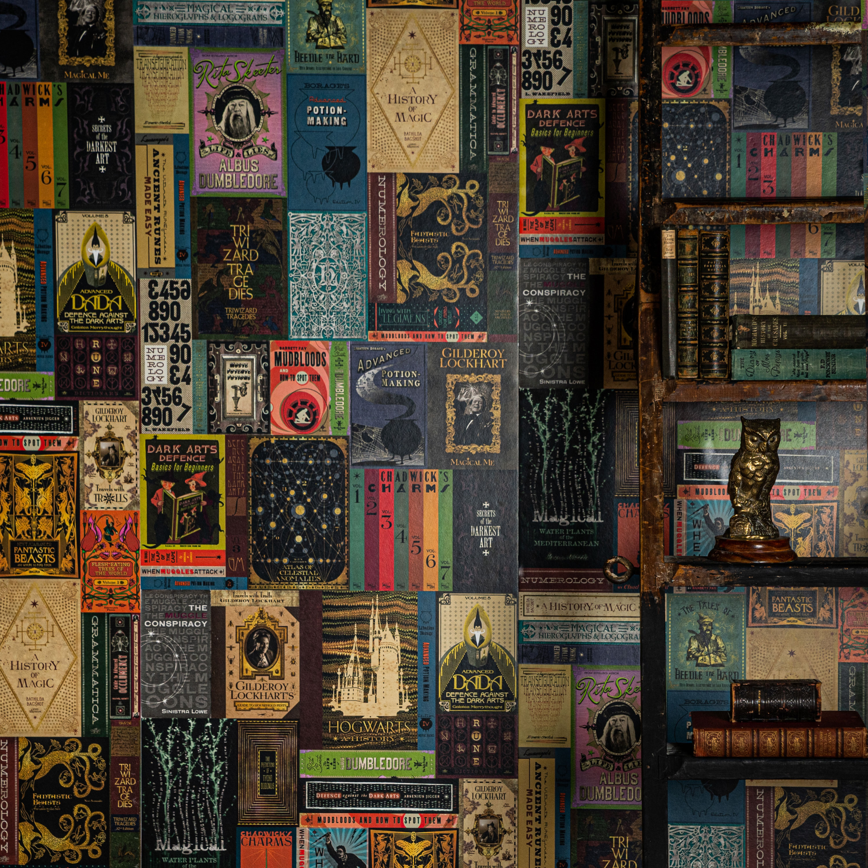 Hogwarts Library Book Covers Wallpaper - Harry Potter Wallpaper Minalima - HD Wallpaper 