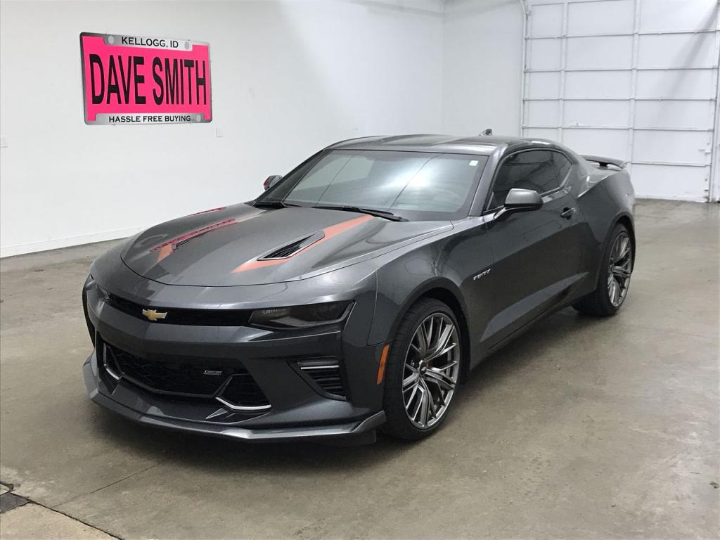 Chevrolet Camaro 2017 - HD Wallpaper 