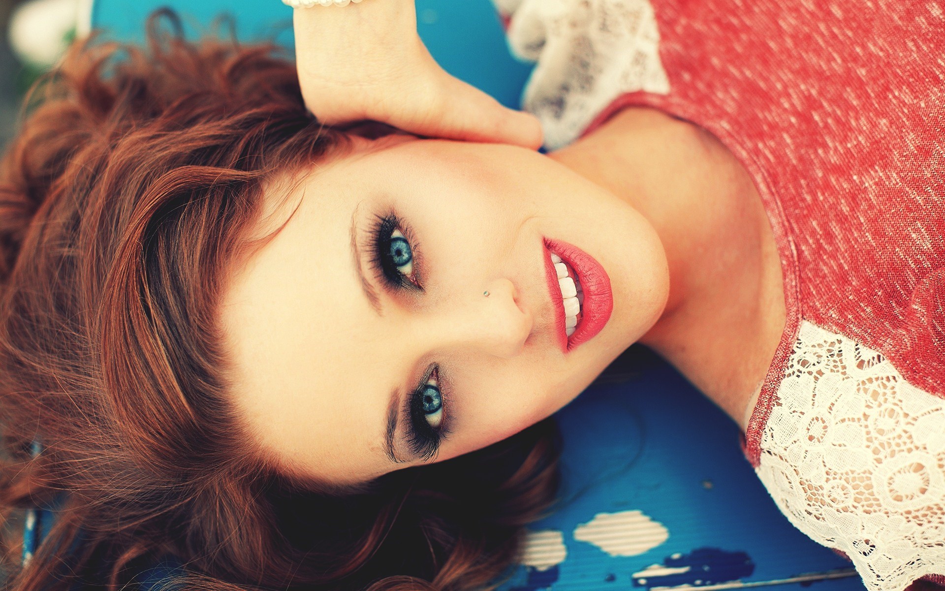 Beautiful Redhead Girl Blue Eyes Pink Lips Photo - HD Wallpaper 