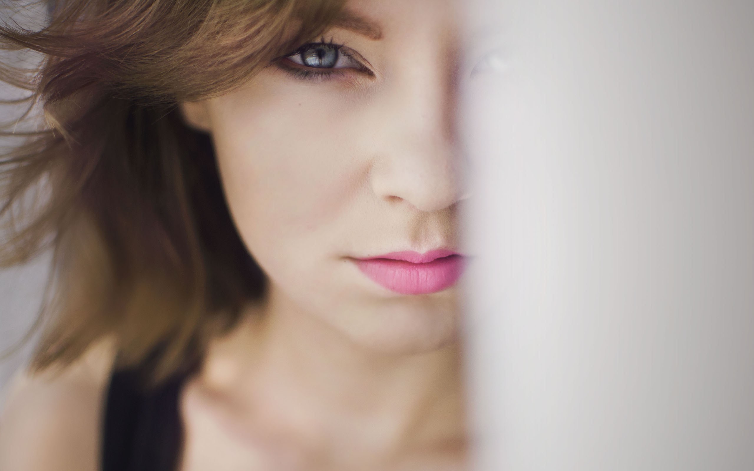 Girl With Pink Lips - HD Wallpaper 