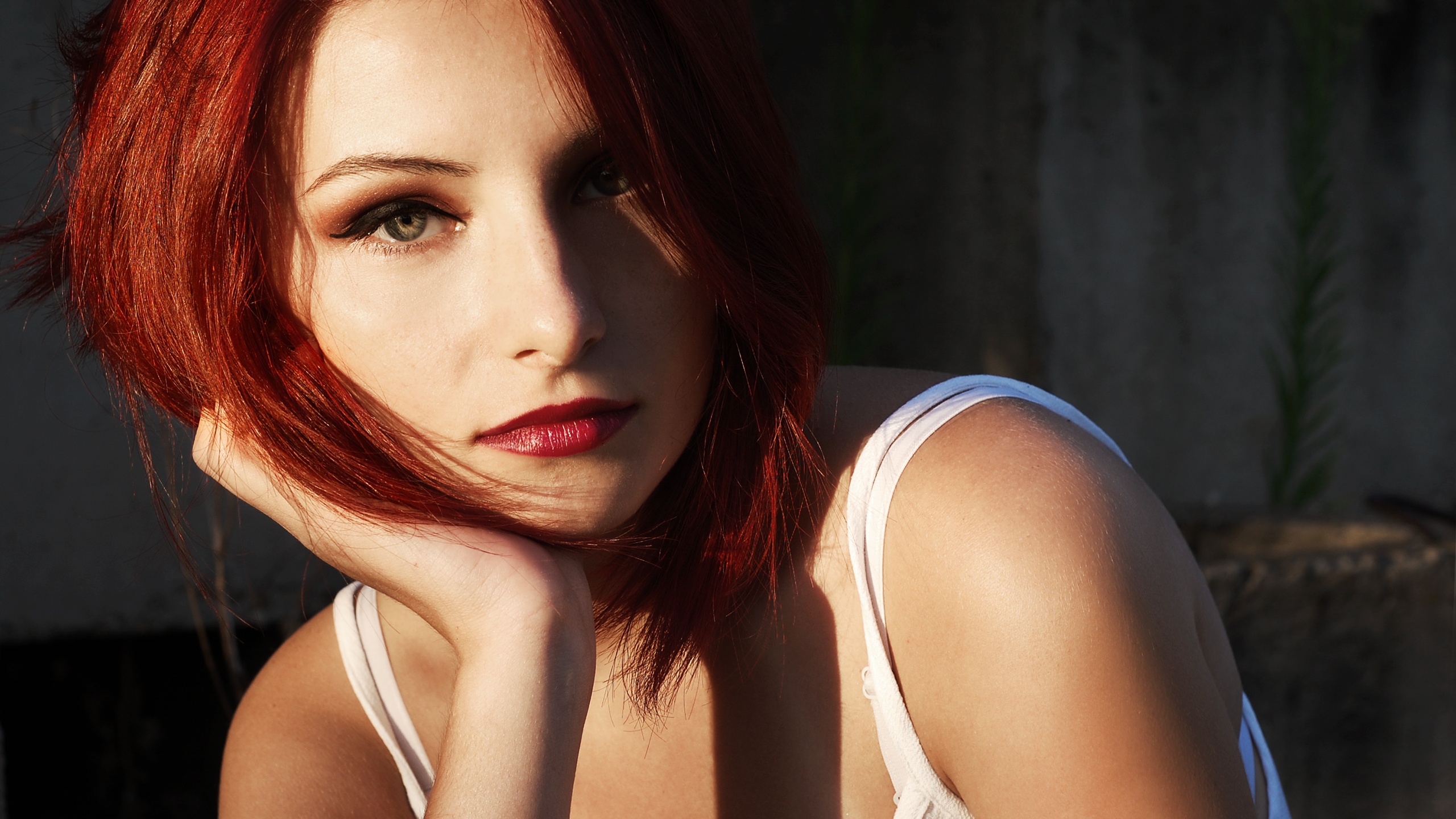 Redhead - 2560x1440 Wallpaper Redhead - 2560x1440 Wallpaper