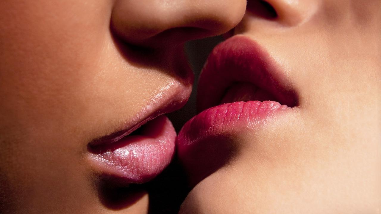 Kissing Lips Live Wallpaper - Live Kiss - 1280x720 Wallpaper 