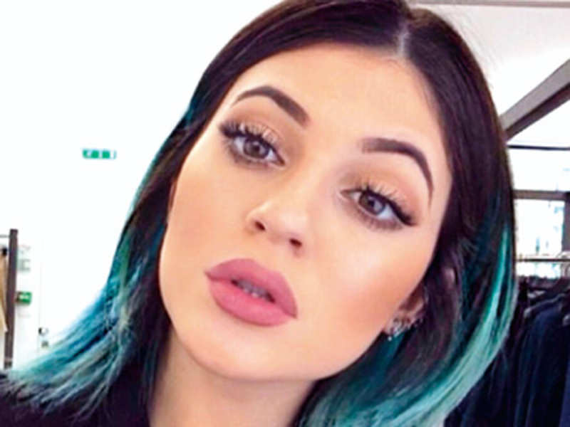 Kylie’s Lips Bruise The Internet - Kylie Jenner Best Lipstick - HD Wallpaper 