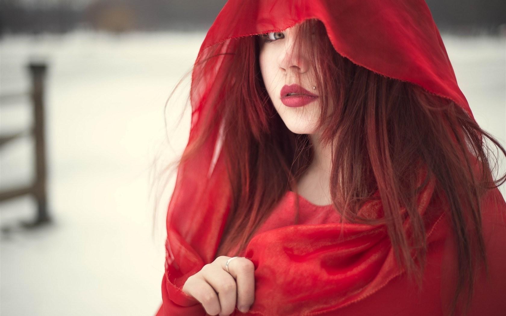 Si Rambut Merah Bibir Merah Busana - HD Wallpaper 