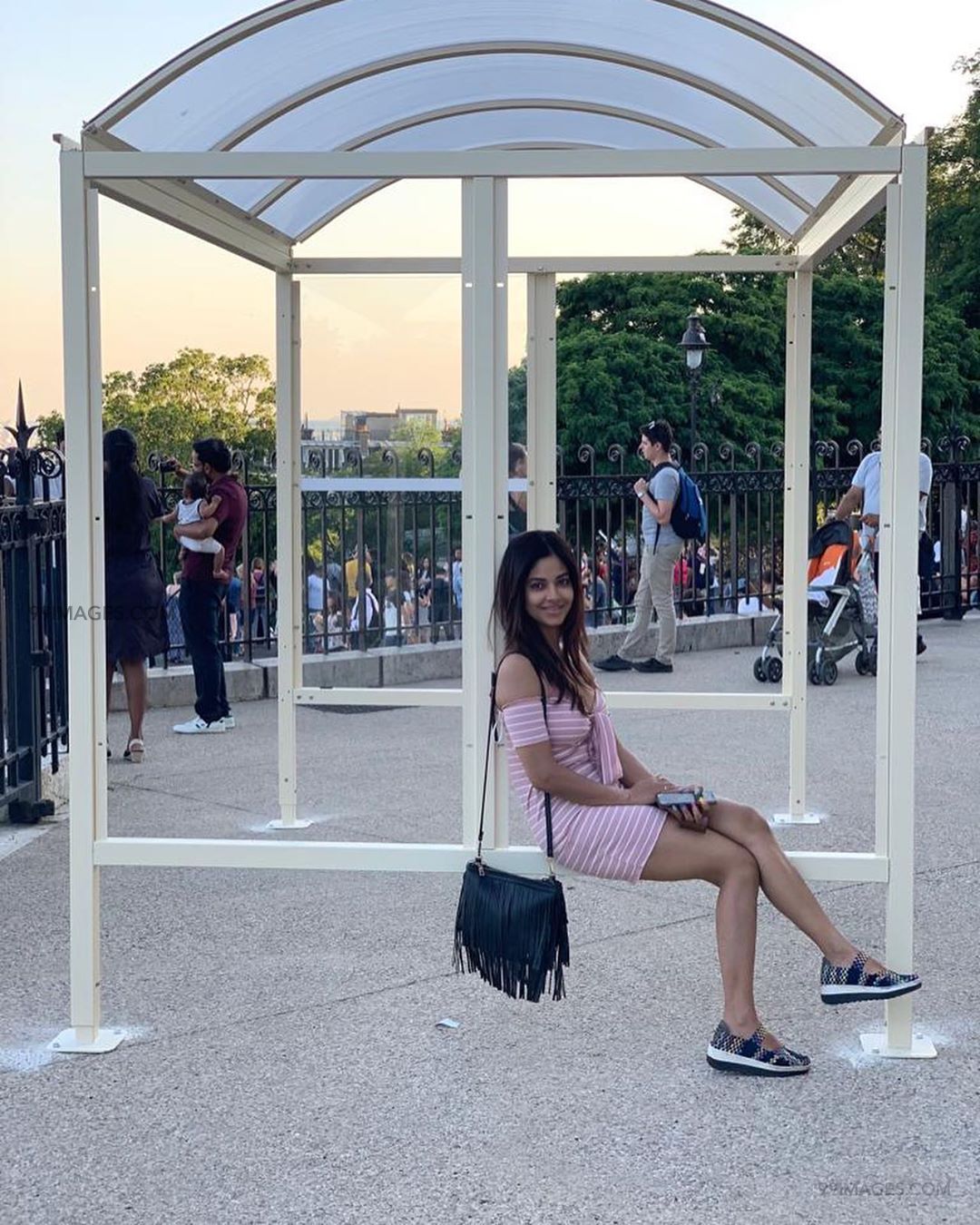 Meera Chopra Beautiful Hd Photos & Mobile Wallpapers - Gazebo - HD Wallpaper 