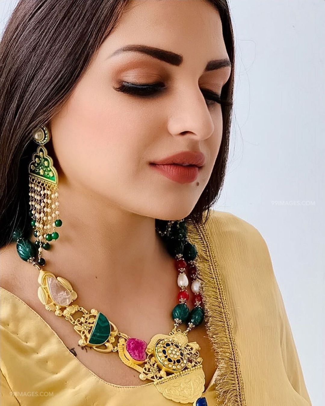 Himanshi Khurana Fiance Chow - HD Wallpaper 