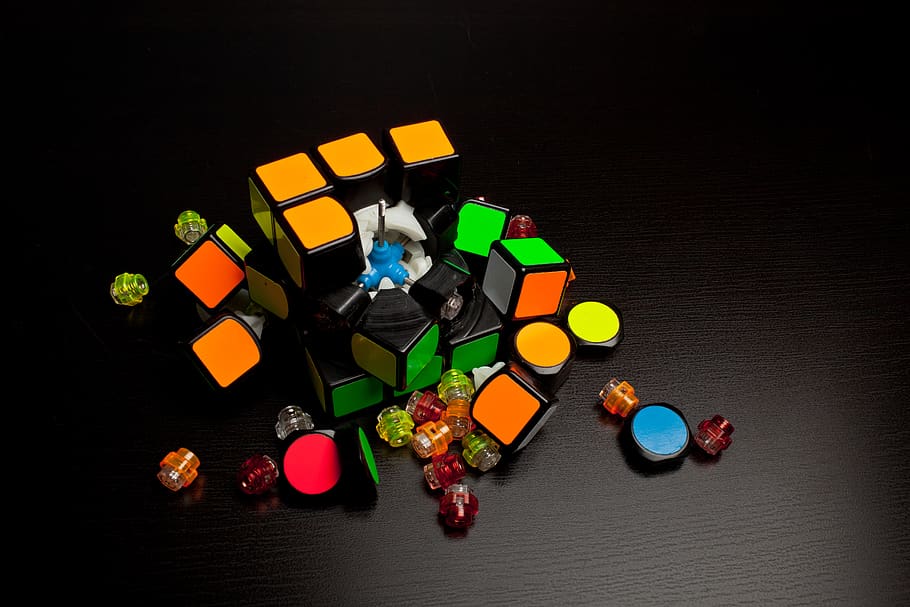 Squares, Rubik S, Rubiks, Broken, Build, Assemble, - Hd Rubik - HD Wallpaper 