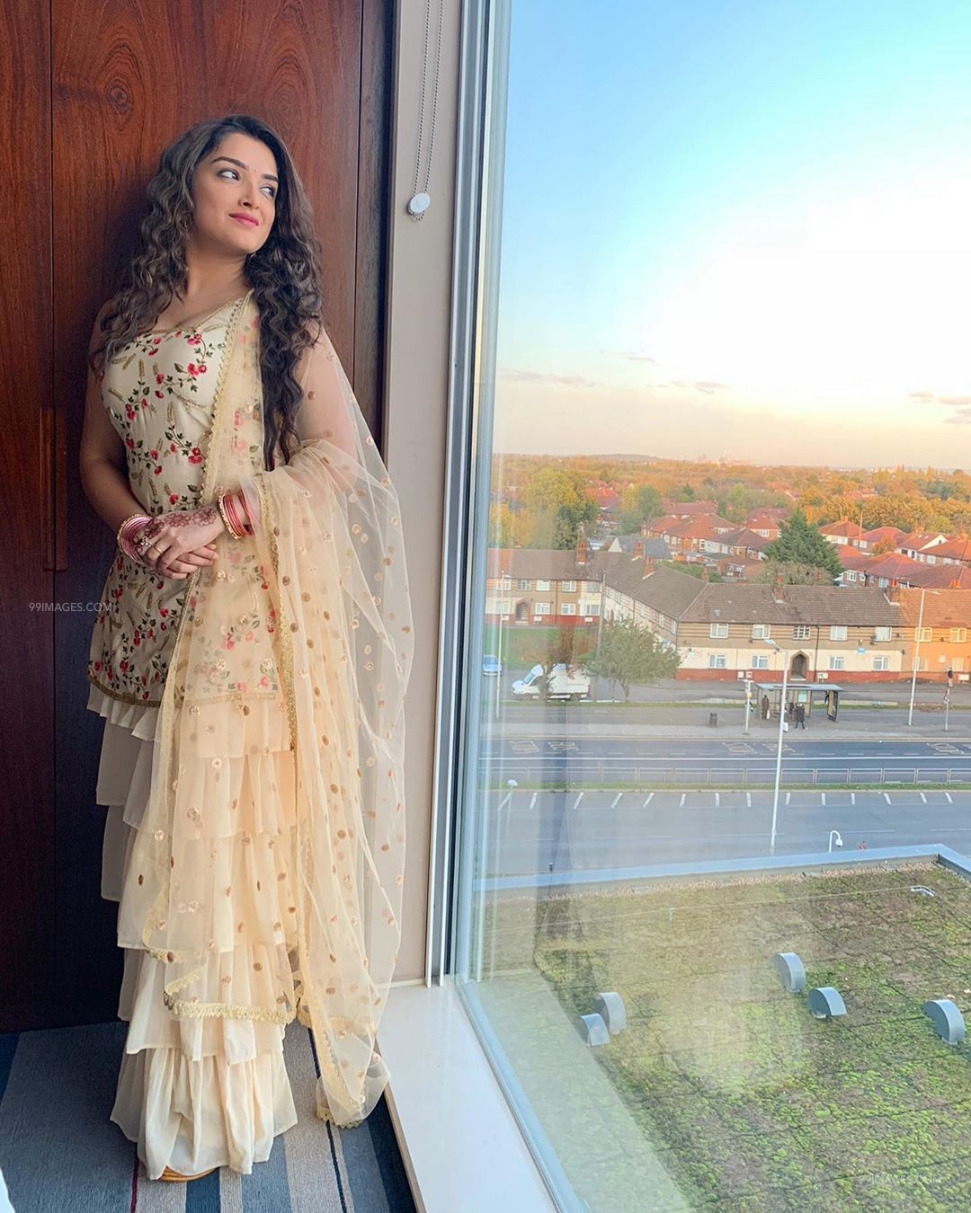 Amrapali Dubey - HD Wallpaper 