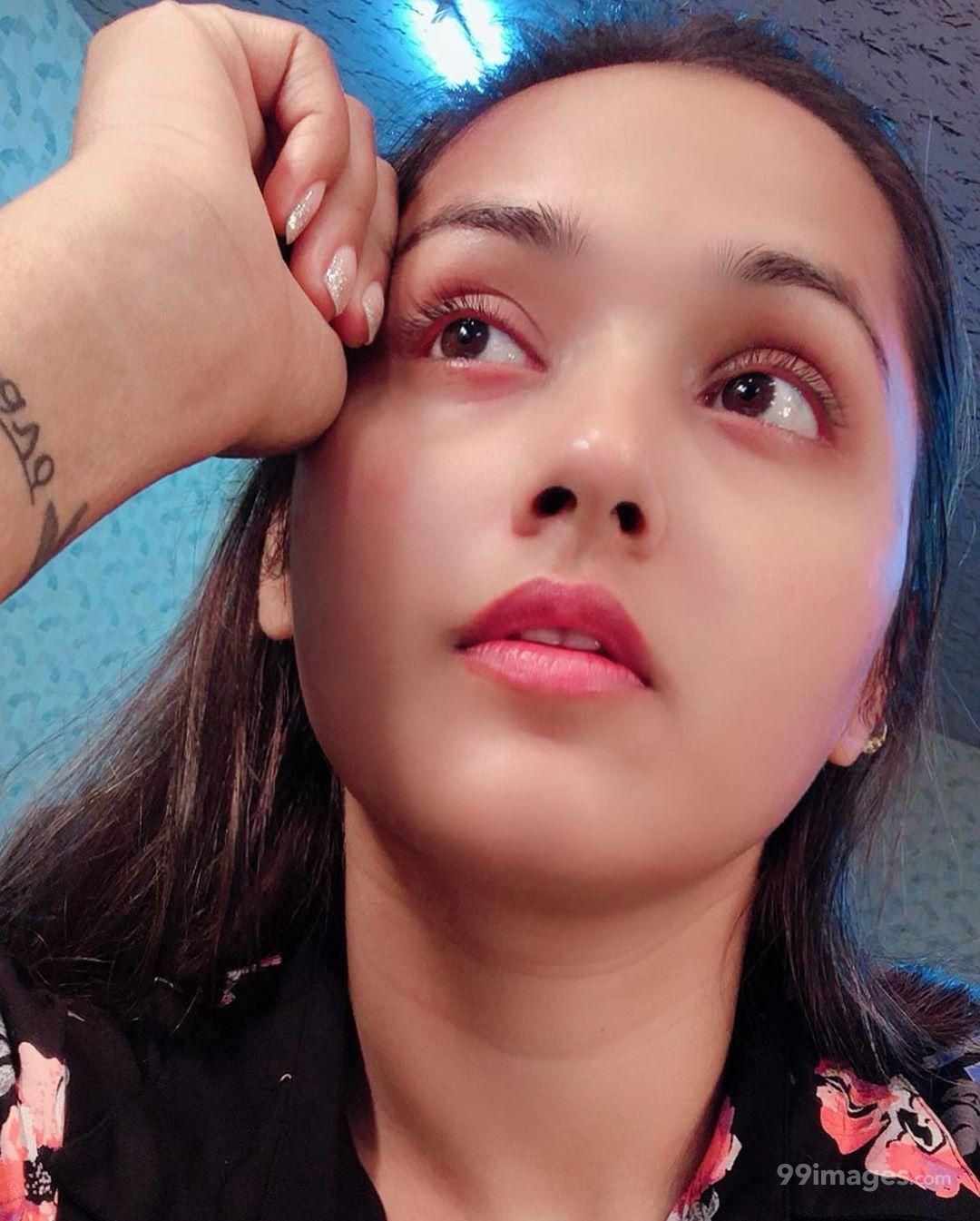 Kajal Raghwani Beautiful Hd Photos & Mobile Wallpapers - Girl - HD Wallpaper 