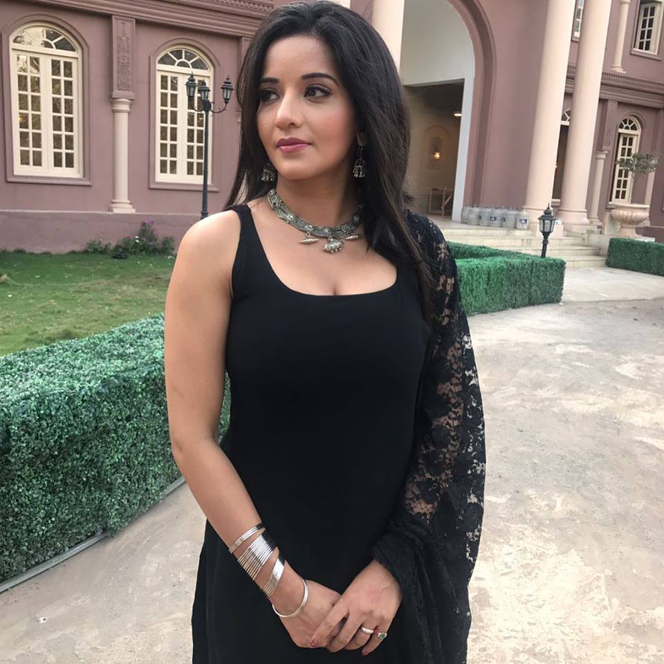 Monalisa Hot - Adhe Kangal Serial In Vijay Tv Cast - 960x960 Wallpaper - Monalisa Hot - Adhe Kangal Serial In Vijay Tv Cast - 960x960 Wallpaper -