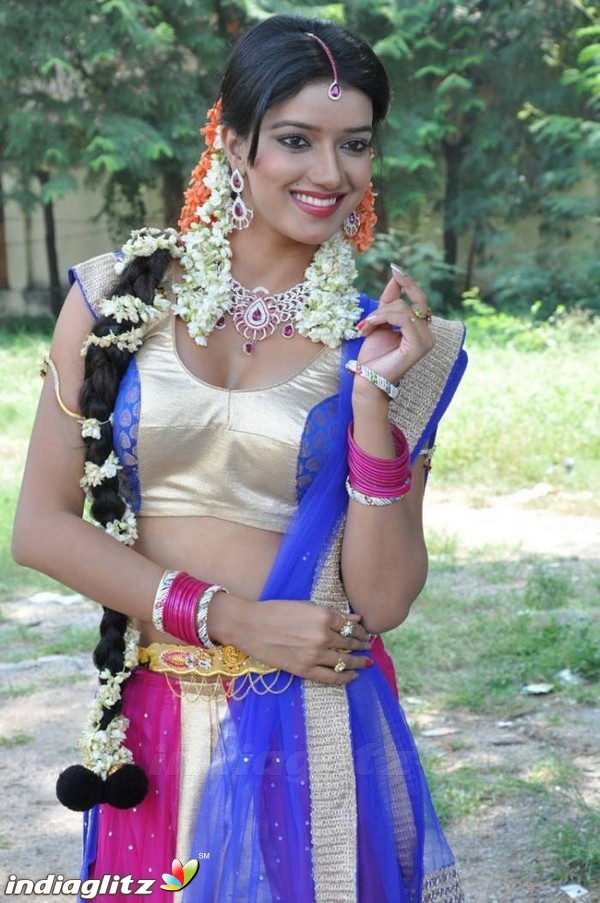 Manisha Singh - Junction Lo Jayamalini - HD Wallpaper 