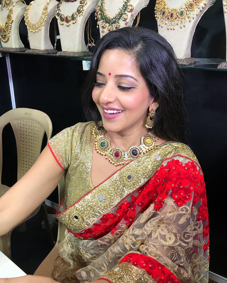 Monalisa Cute Smiling Photos - Lady - HD Wallpaper 