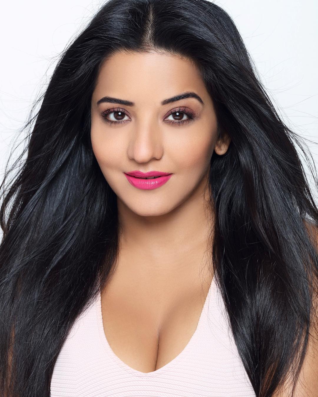 Monalisa Hd Facebook Wallpaper - Monalisa Actress Latest - HD Wallpaper 