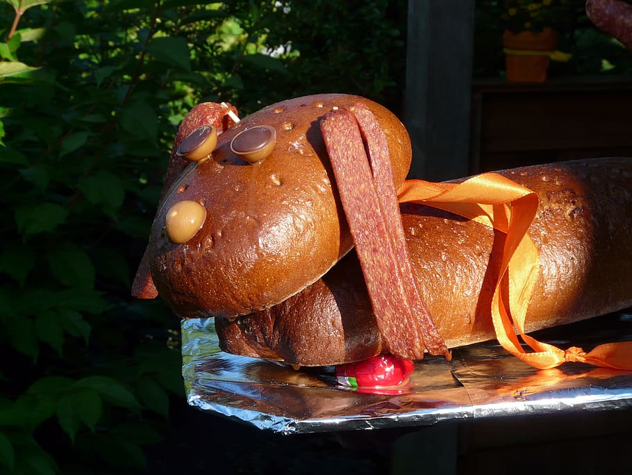 Sausage Dog, Wurstwaldi, Gift, Birthday Present, Birthday - Hund Aus Brot Und Wurst - HD Wallpaper 