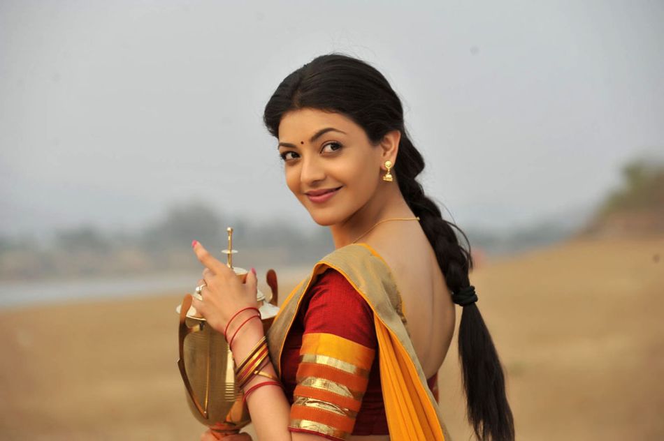 Kajal Ka Wallpaper - Kajal Agarwal In Traditional Saree - HD Wallpaper 