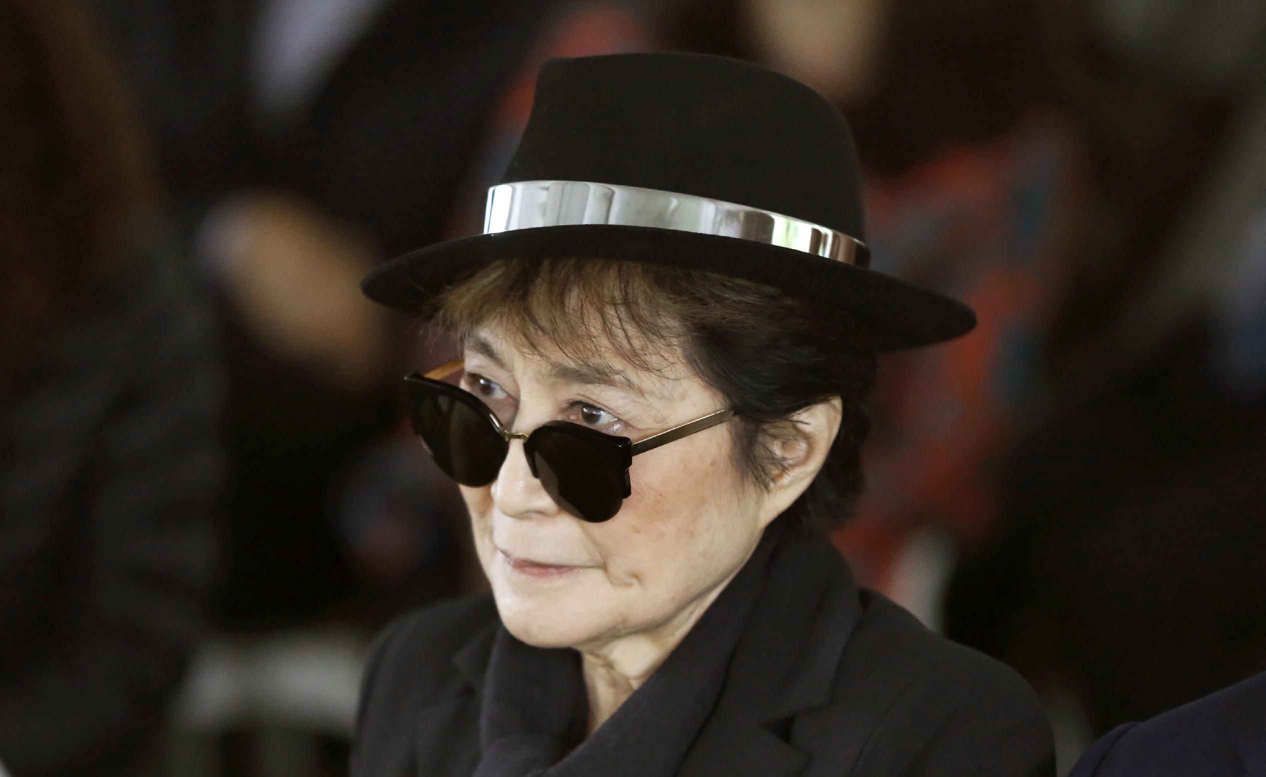 Yoko Ono Wallpaper - Yoko Ono - HD Wallpaper 