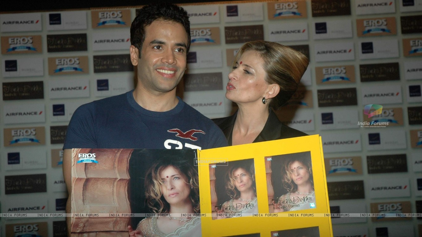 Sofia Hayat - HD Wallpaper 