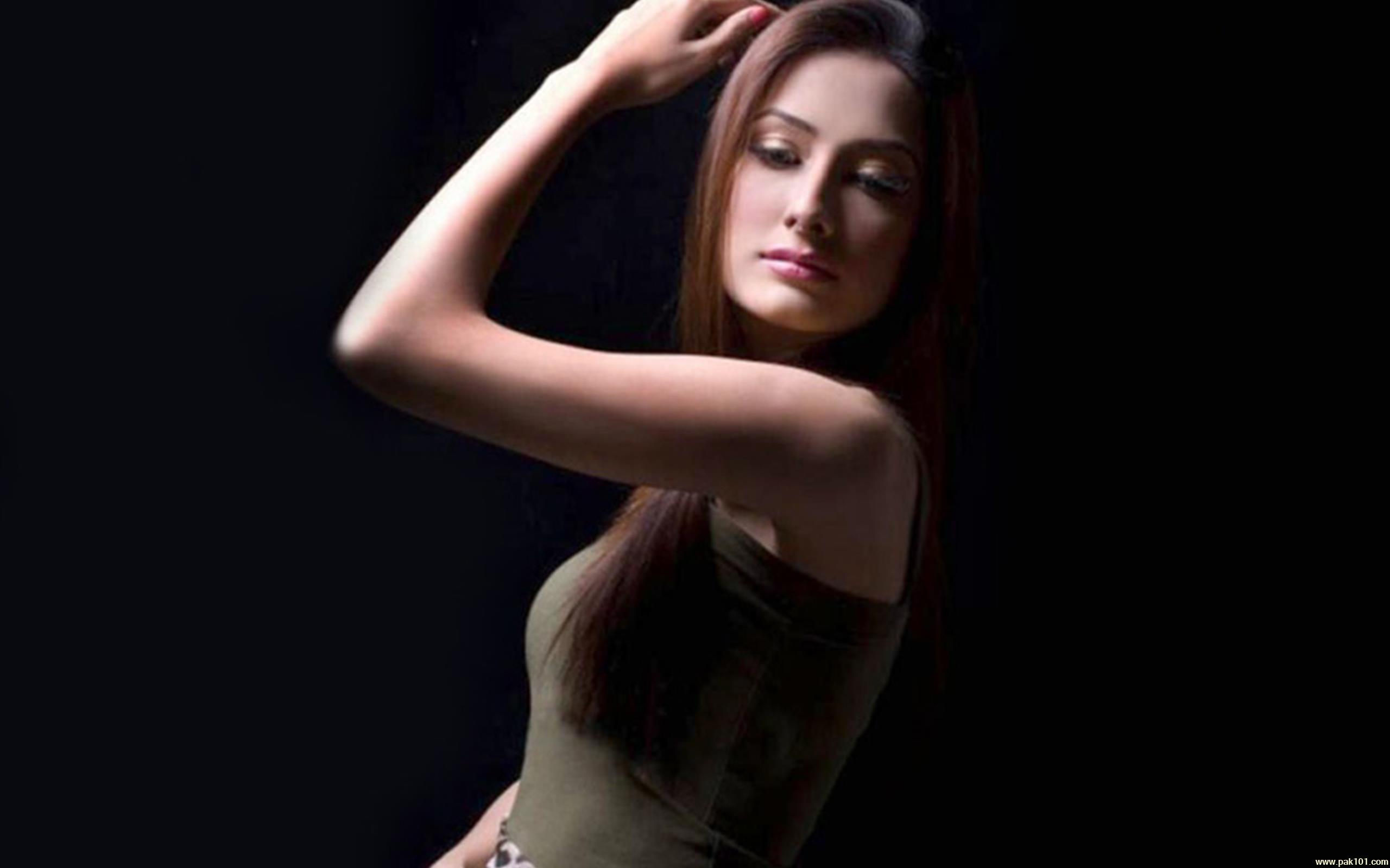 Mehwish Hayat - Mehwish Hayat Hot - HD Wallpaper 