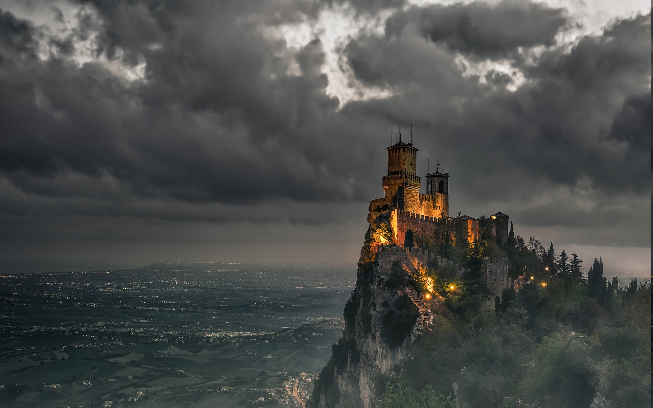 Castle In The Sky Wallpaper - HD Wallpaper 