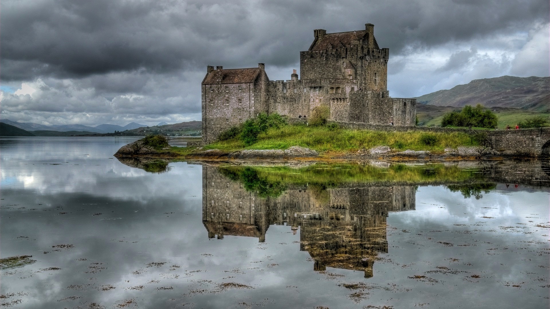 Wallpaper Scotland, Castle, Lake, Grass, Sky, Clouds - Scotland Nature - HD Wallpaper 
