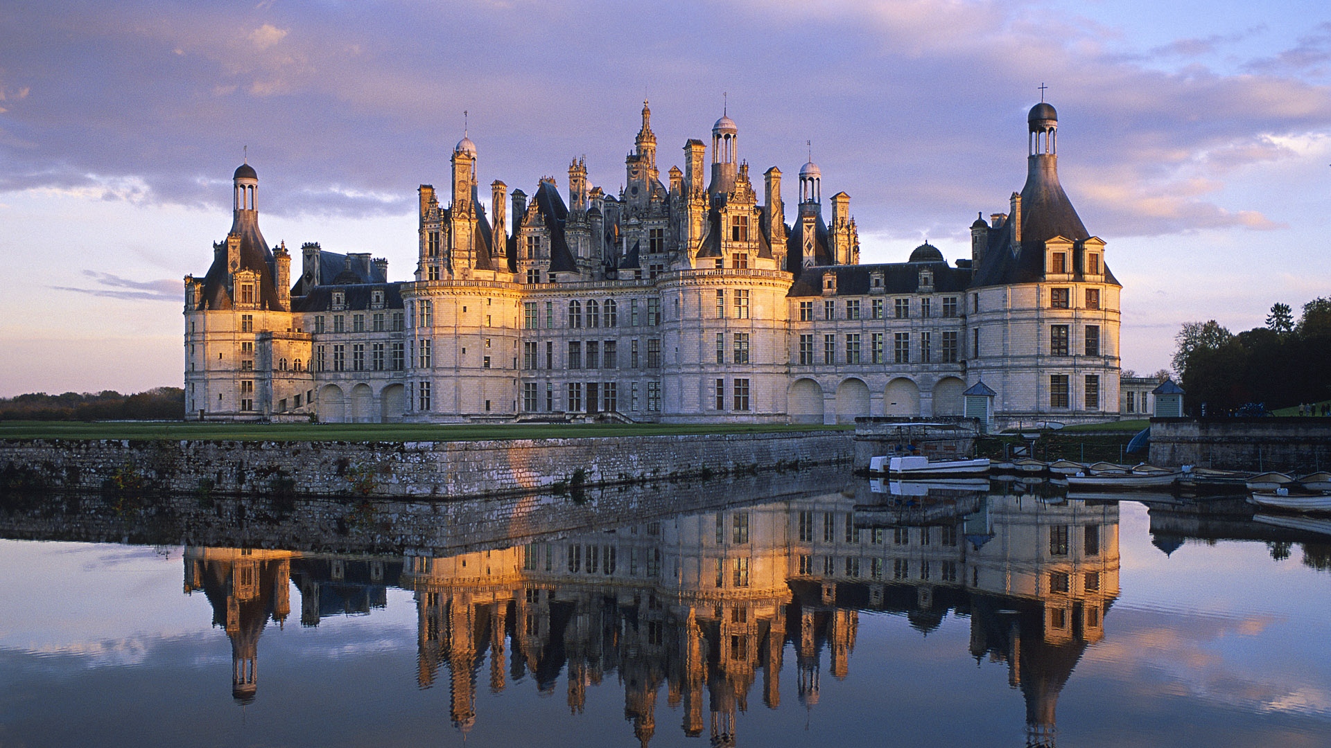 Wallpaper France, Castle, White Stone, River, Sky, - Château De Chambord - HD Wallpaper 