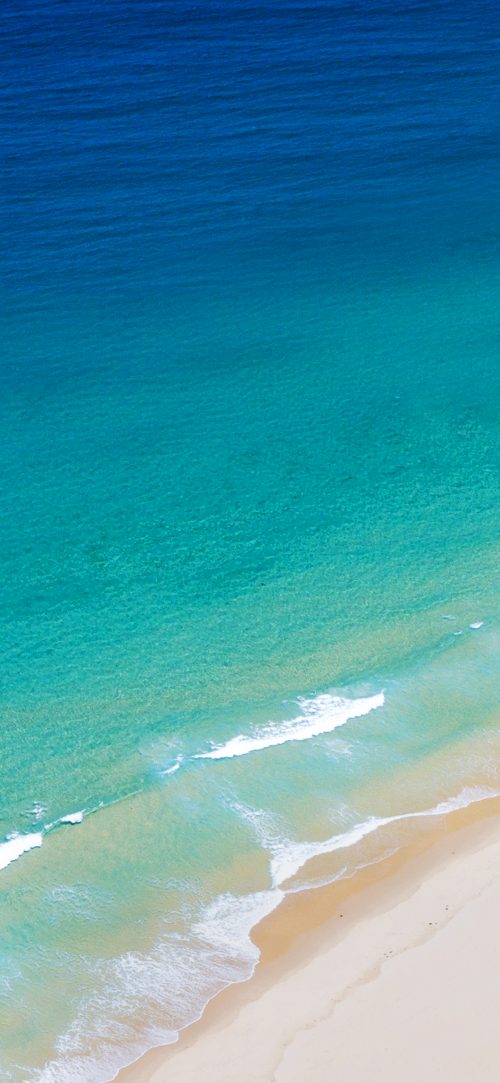 Beach Wallpaper For Phone With Blue Wave In Close Up - Beach 4k Wallpaper For Mobile - HD Wallpaper 