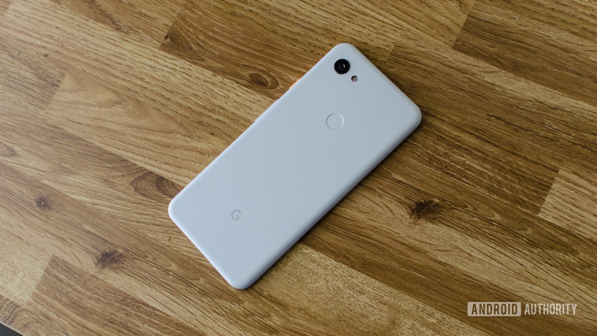 Pixel 3xl Desk - HD Wallpaper 