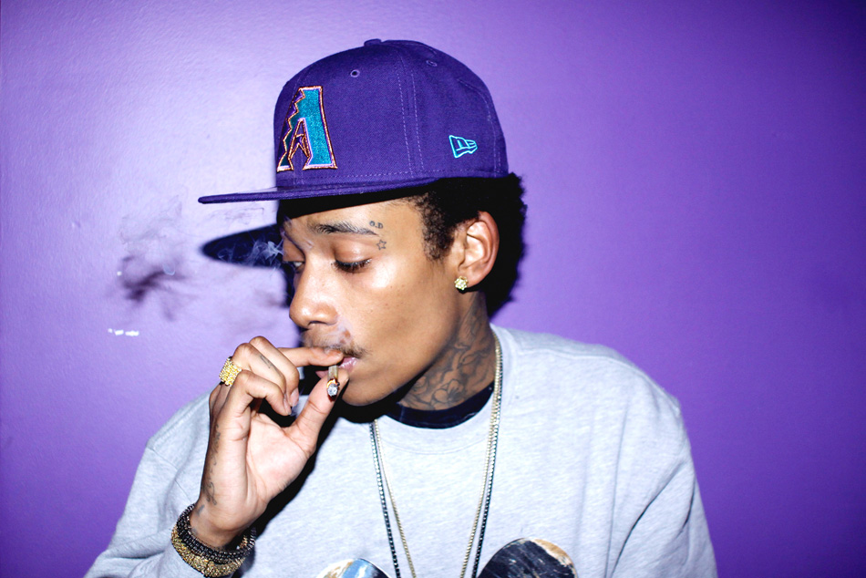 Wiz Khalifa Wallpaper - Wiz Khalifa Smoking A Backwood - HD Wallpaper 
