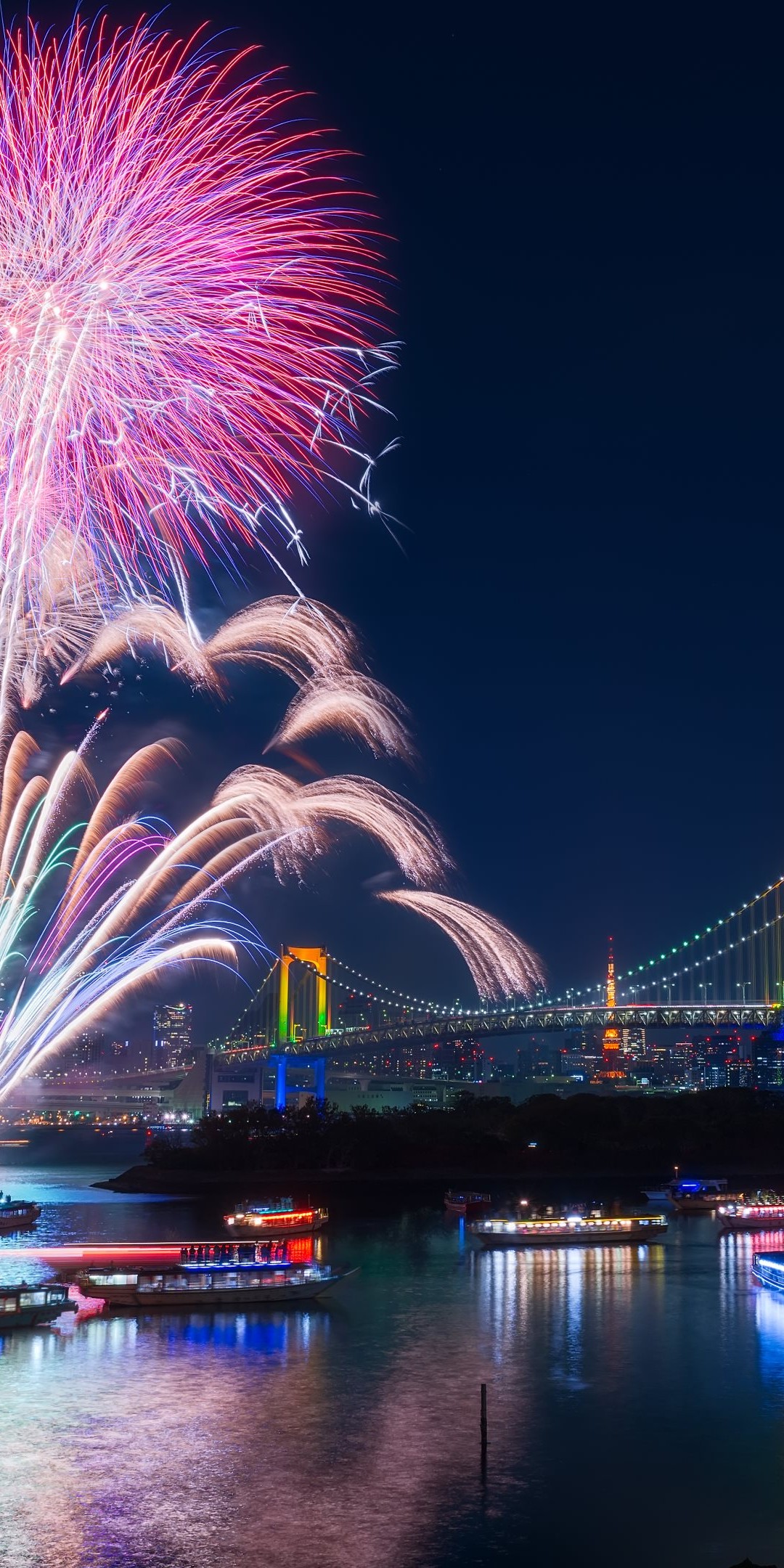 Fireworks Wallpaper - Da Nang New Years Eve 2019 - HD Wallpaper 