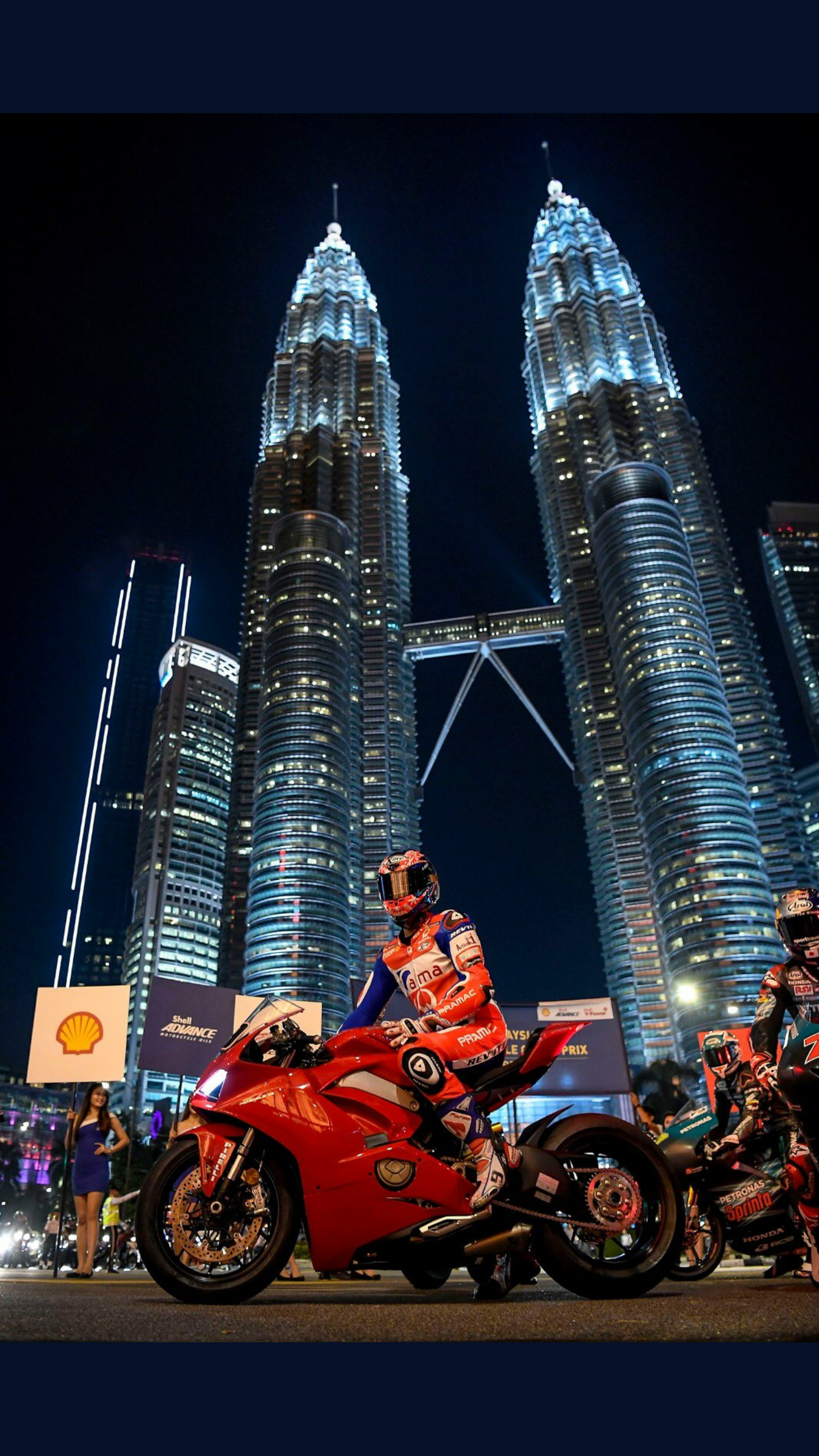 Petronas Twin Towers - HD Wallpaper 