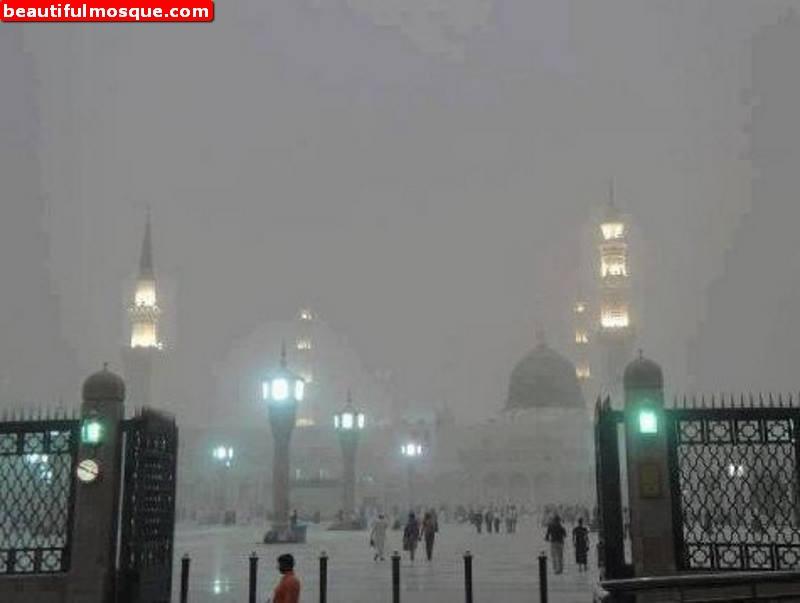 Masjid Al Nabawi Saudi Arabia - Masjid Nabawi In Rain - HD Wallpaper 